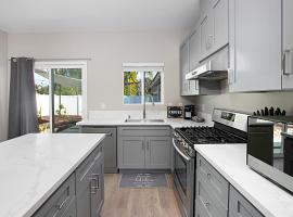 Family Friendly Newly Built 3-bedroom Guest House!, ξενώνας στο Σαν Ντιέγκο