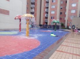 Habitación privada - Unidad Residencial - Bello - Copacabana, hotel met zwembaden in Bello