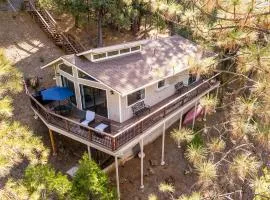 Creekside Hideaway - Spacious Home Hidden in Trees home