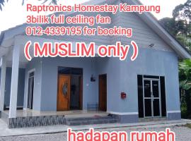 Raptronics Homestay Kampung, hotel con estacionamiento en Kota Bharu