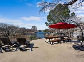 Horseshoe Bay - Lakefront - Pool - Hot Tub - Lake LBJ, hotel in Horseshoe Bay