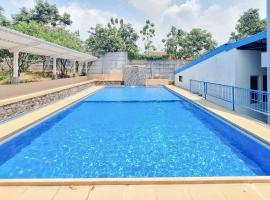 Papa Kana Farm Mitra RedDoorz At Pacet Mojokerto, hotel u gradu 'Mojokerto'