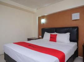 RedDoorz Plus At Grand Populer Hotel, hotel di Makassar