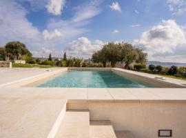 House Nicasia: villa con piscina, cheap hotel in Ragusa