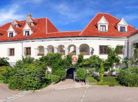 Renaissancehotel Raffelsberger Hof B&B, hotelli kohteessa Weissenkirchen in der Wachau