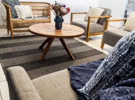 Spacious beachfront Townhouse w garage, Blouberg, casa de campo em Bloubergstrand