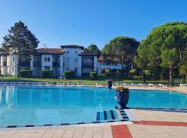 Domaine Bordaberry T2 Jardin et Superbe piscine、ユリューニュのホテル