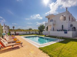 Amazing Villa Chrysanthi with private pool in Heraklion, smještaj uz plažu u gradu 'Epáno Váthia'
