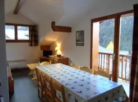 Appartement Valfréjus 8 pers, cuisine équipée, 2 sdb, animaux admis - FR-1-561-27