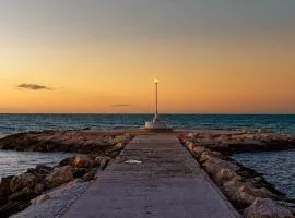 Pedregalejo Playa, Piscina y Parking