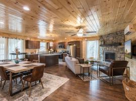 Brand New Luxury Cabin-Private Appalachian Retreat – domek wiejski w mieście Gatlinburg
