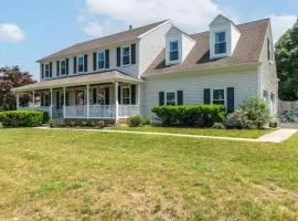 Lrge 5 BR 9 Beds Near DC-Pool, Hot Tub, Gym, Game Rm, Fire Pit