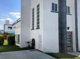 Casa Lycha, hotel in Tlayacapan