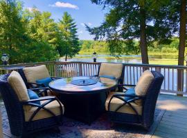 Li'l Love Inn: Magical Sunsets, Quiet, Cozy, Waterfront, hotel in Cambridge Springs