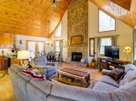 Smoky Mountain Cabin with Fire Pit Hike and Fish!, pet-friendly hotel in Murphy
