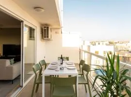 Modern 3BD Spacious Apartment with Terrace - Close to Yacht Marina