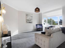 Spacious Living Room & Modern Comforts, Sleeps 4, hotel com estacionamento em Peterlee