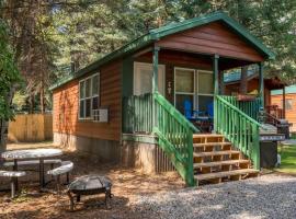 The Shooting Star Cabin #11 at Blue Spruce RV Park & Cabins, hotel with parking in Tuckerville