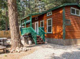 The Bear Den Cabin #12 at Blue Spruce RV Park & Cabins, hotel with parking in Tuckerville