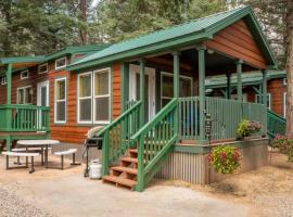 The Wolf Den Cabin #13 at Blue Spruce RV Park & Cabins, hotel with parking in Tuckerville