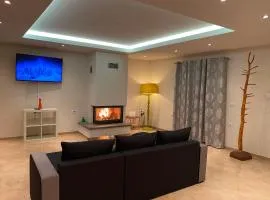 Αρτέμιδα plus Karpenisi Apartment