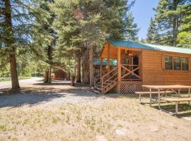 The Blue Spruce Cabin #16 at Blue Spruce RV Park & Cabins，Tuckerville的度假屋
