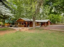 8 Mi to Fossil Springs Trailhead Pine Retreat!