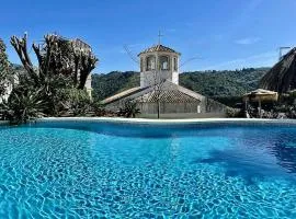 Hermosa casita de pueblo con piscina en Benahavís