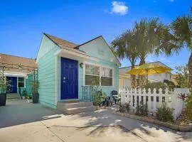 Steps to Beach & Downtown! Cozy Beach Bungalow #3