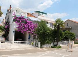 Apartments Suri, hotel u gradu Vodice