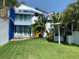 Casa Azul en la orilla del Lago Tequesquitengo, casa o chalet en Tequesquitengo