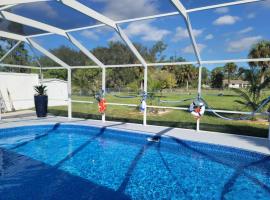 Beautiful Seasonal Home w/pool, villa in Lehigh Acres