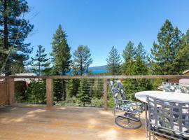 Beaver Lake View by Tahoe Getaways - Pet Friendly 3 BR with Hot Tub, Wood Fireplace & Close to Skiing, hotel a Kings Beach