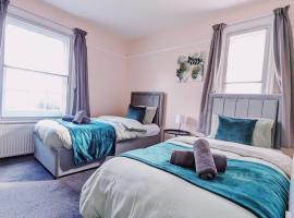 Spacious 10 Bed Contractor Pad, hotell i Bray