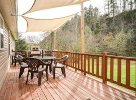 Sevierville Home with Hot Tub about 4 Mi to Dollywood!, vacation rental in Sevierville