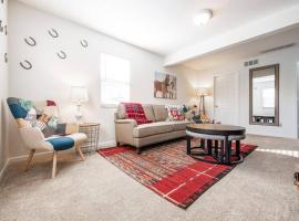 Croquet - Fire Pit - Central Location, hotel a Bloomington