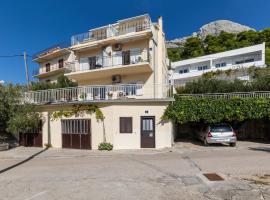 Apartments with parking space Marusici, Omis - 1131, hotel in Mimice