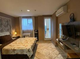 Cozyroom bintaro @ bintaro icon, hotel dengan parking di South Tangerang