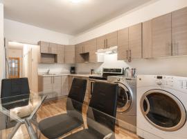 3 bedroom apartment - 109, self-catering accommodation in Montreal