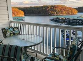 Condo at Parkview Bay - Your Lakefront Oasis, hotell i Osage Beach