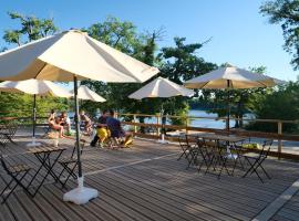 CAMPING ETANG DES BOIS, hotel di Vieilles-Maisons-sur-Joudry