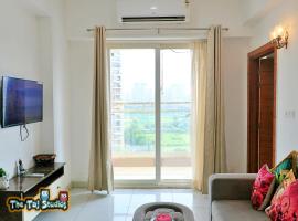 The Taj Studios-2Bhk Flat in North Eye Stay with Friend & Family, apartment in Noida