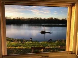 La Capitainerie, vue directe sur la Loire, calme et confort