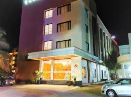 Hotel 9 Coin, отель в Ширди