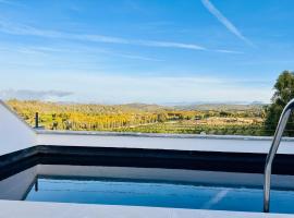 Casa de la Risa - Sotogrande house with rooftop pool, levný hotel v destinaci San Enrique de Guadiaro