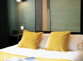 Hôtel des Pins, hotel v destinaci Jullouville-les-Pins