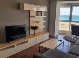Bañeru 3 Vivienda en 1 línea de playa centro ciudad by Egona, Hotel in Zarautz