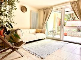 Charming apt in Villa with jacuzzi in Milan, appartamento a Segrate