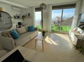 Apartamento Cervantes con terraza y vistas al mar، شقة في كاربونيراس
