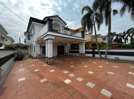 Merdeka Villa with Karaoke and Snooker (19-22 pax), hotel na may parking sa Ipoh